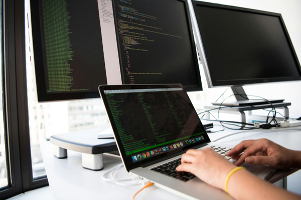 不銹鋼管和鍍鋅管做成的藝術雕塑造型您見過嗎？我們一起欣賞一下！:鍍鋅管